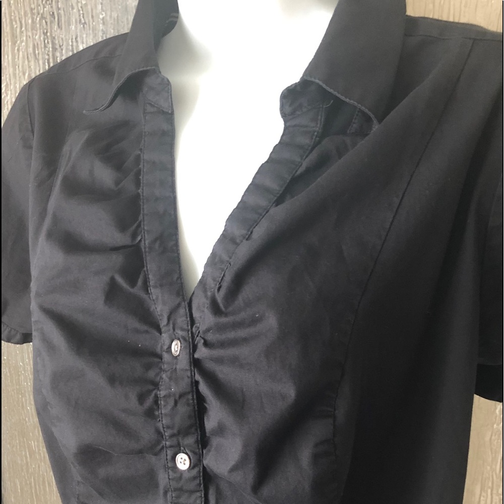 Cute black fitted top